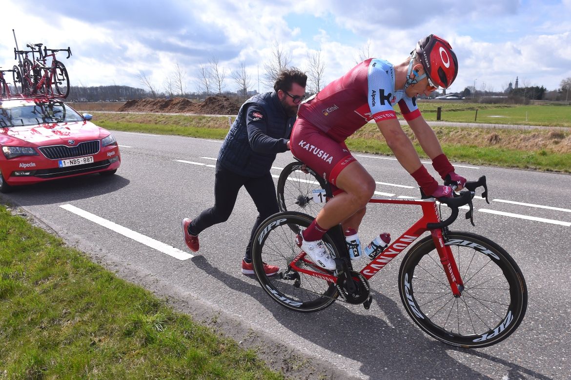 Marcel Kittel (Katusha-Alpecin) gets a push after a mechanical problem