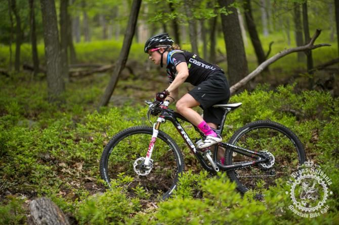 Ellen Noble blasts through a straightaway on the Enduro Stage