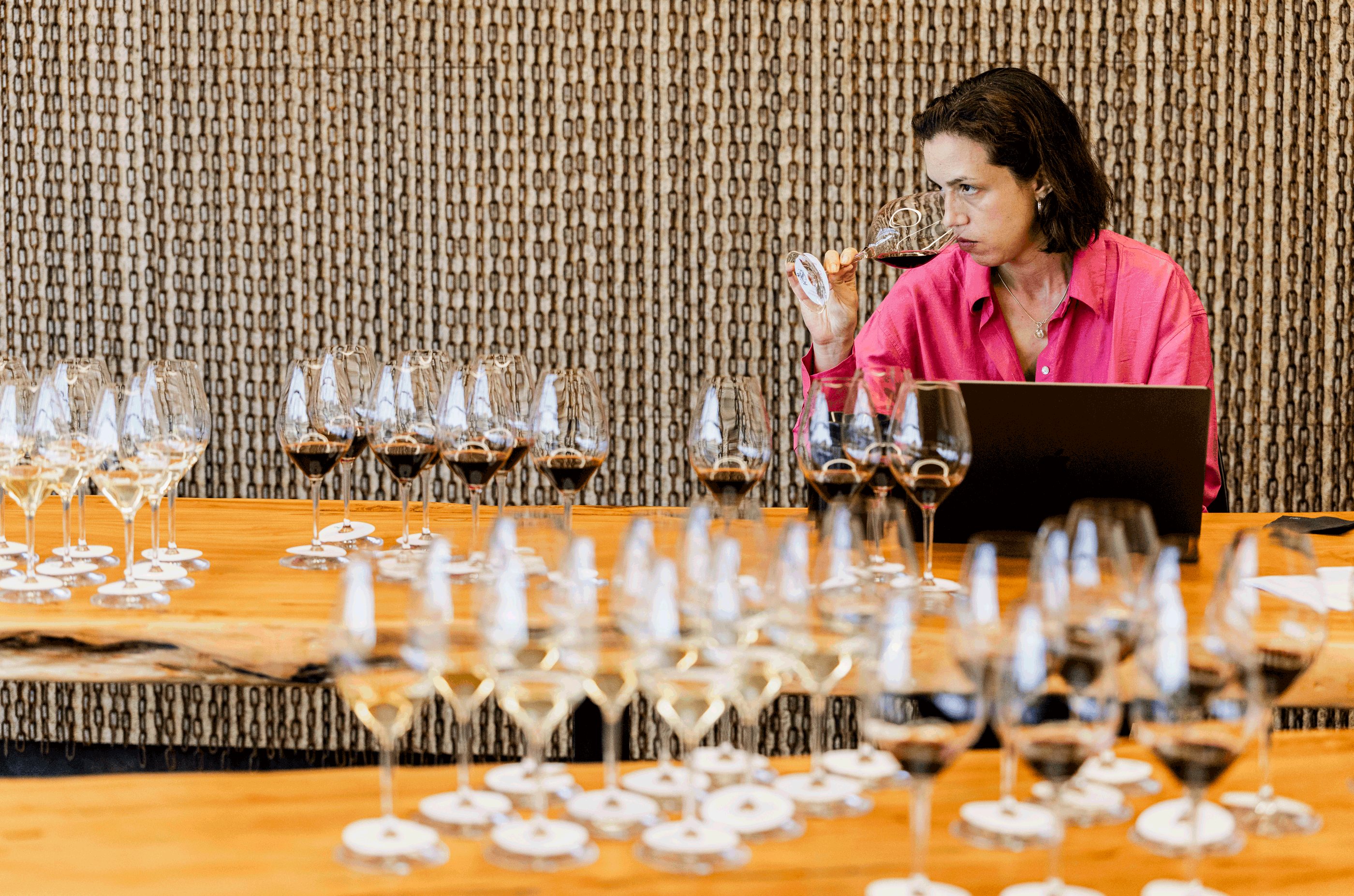 Ines Salpico tasting white rioja for the Rioja Report 2026