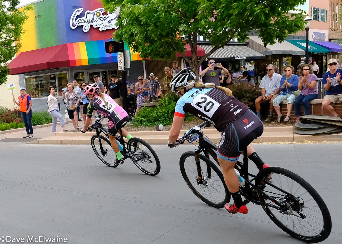 Alexis Skarda (Stans NoTubes) did not seem intimidates by having one of the best bike racers on the planet on her wheel.