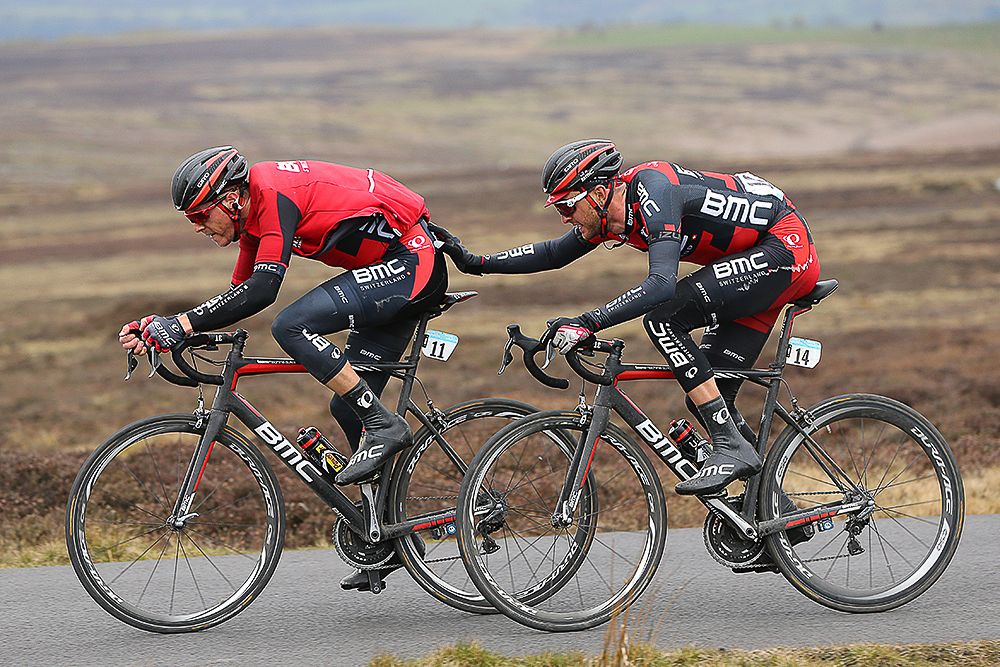 Rohan Dennis gets a push from Joey Rosskopf