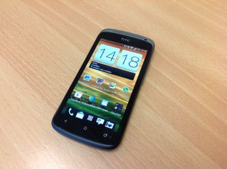 HTC One S - front
