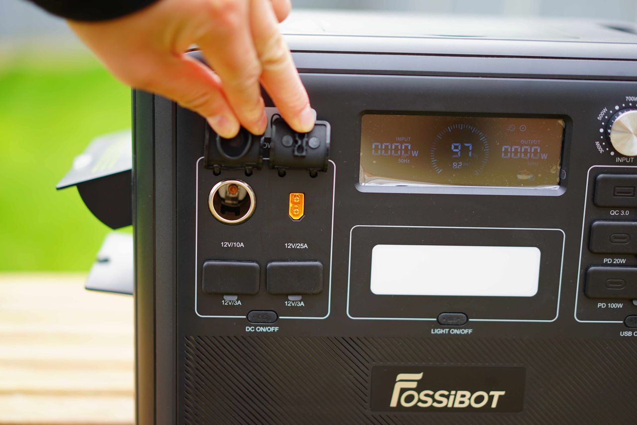 Fossibot F2400 during our review process