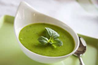 Creamy pea and watercress soup
