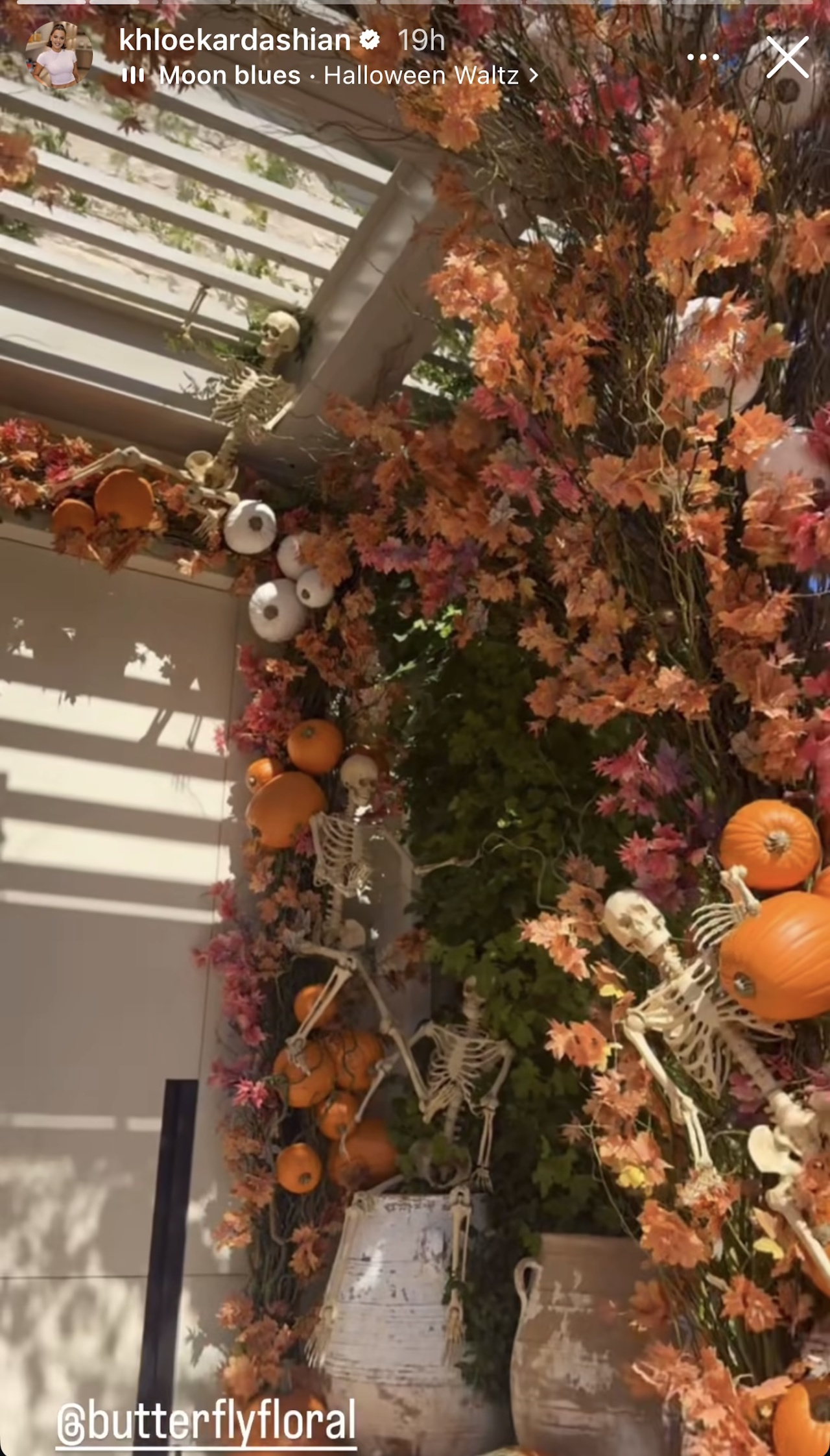 Khloe Kardashian shows off her Halloween decorations in October 2025.