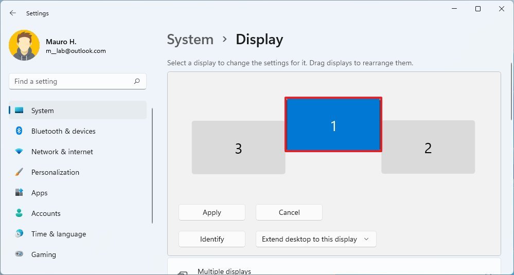 Rearrange monitors on Windows 11