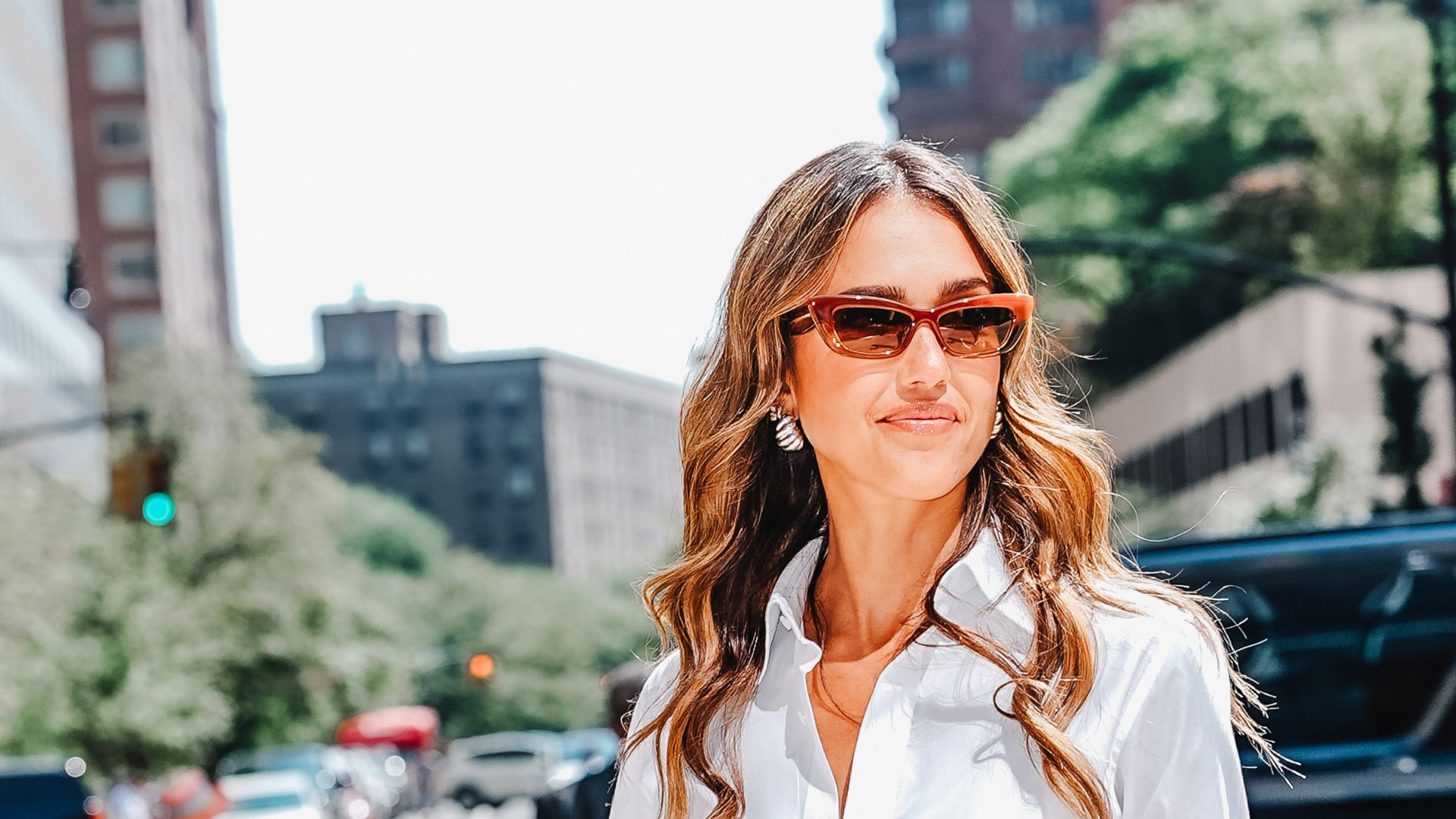 jessica alba wearing a white shirt