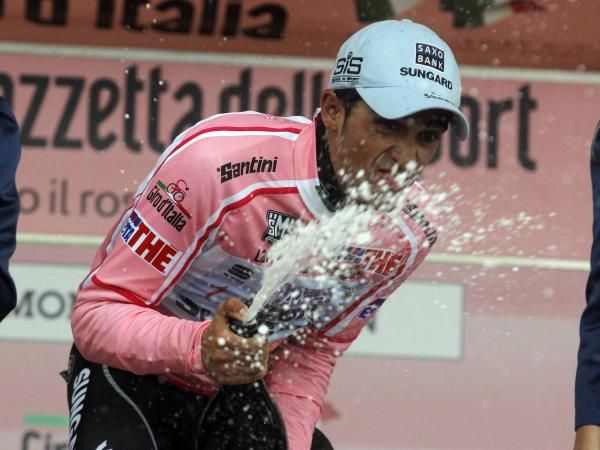 Alberto Contador (Saxo Bank-SunGard) is enjoying life in pink.