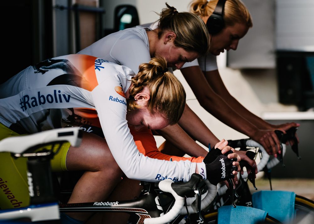 Anna van der Breggen warms up