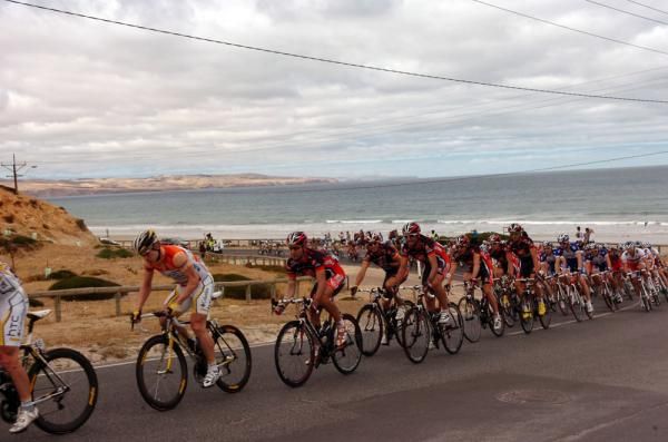 Caisse d'Epargne slip in to position behind HTC-Columbia