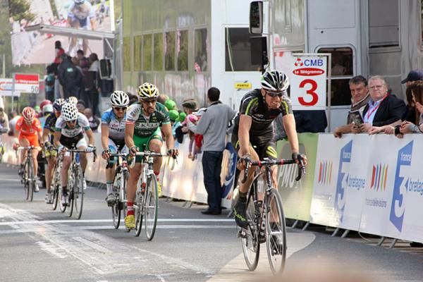 Tro Bro Leon riders on the finishing circuits.