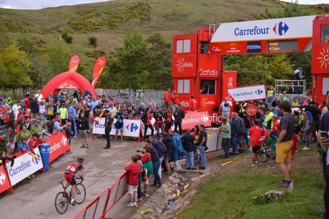 Cadel Evans (BMC) about to finish the stage