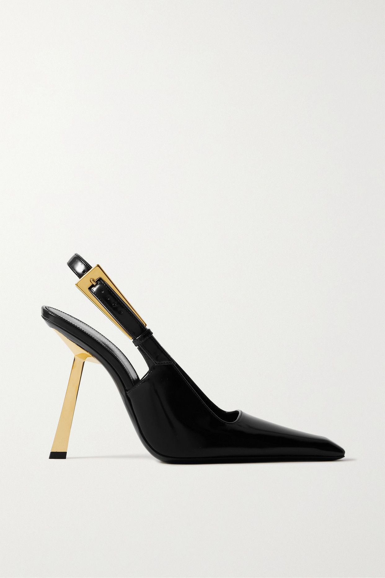 missing-image ارتدت زوي كرافيتز موضة الأحذية الحاصلة على براءة اختراع لرفع مظهرها