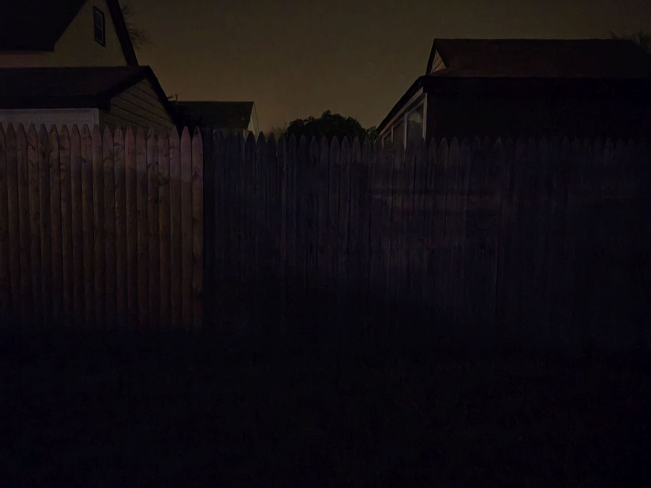 Motorola Razr Plus 2024 low light sample.