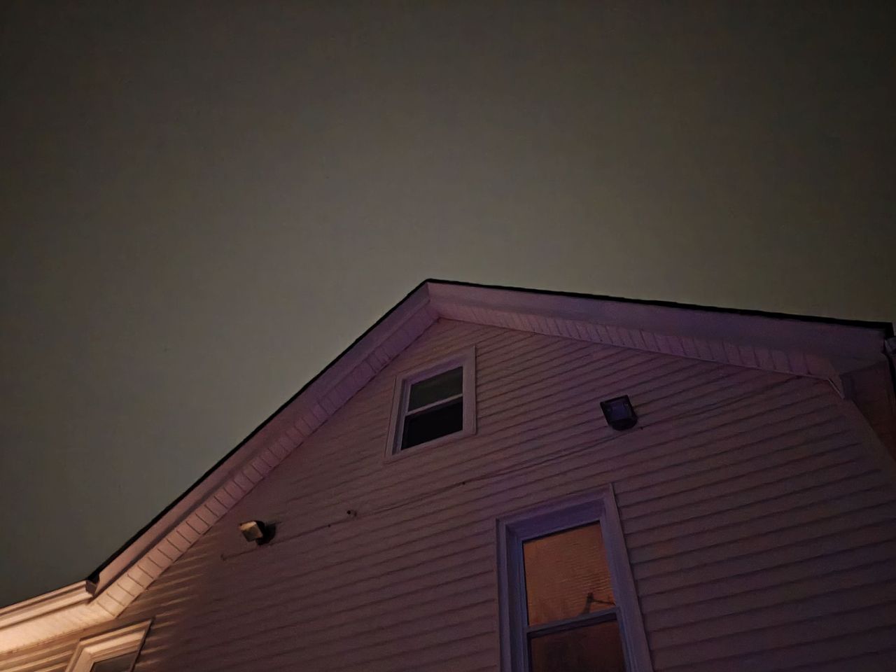 Motorola Razr Plus 2024 low light sample.
