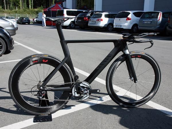 Canyon gave us a sneak peek at its still-in-development Speedmax CF time trial machine.