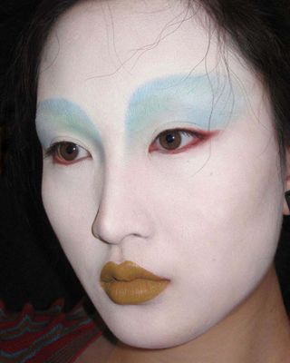 Ana Takahashi behind the scenes makeup look