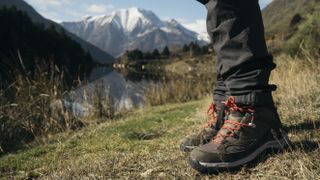 How to waterproof hiking boots: how to keep your feet dry | Advnture