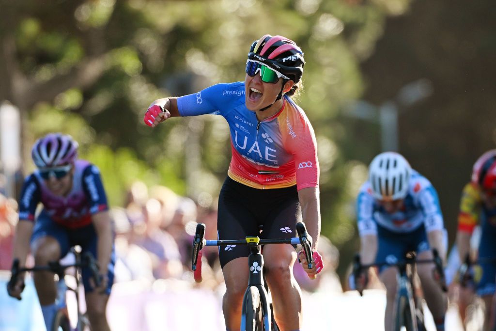 Sofia Bertizzolo wins Geelong Basic criterium