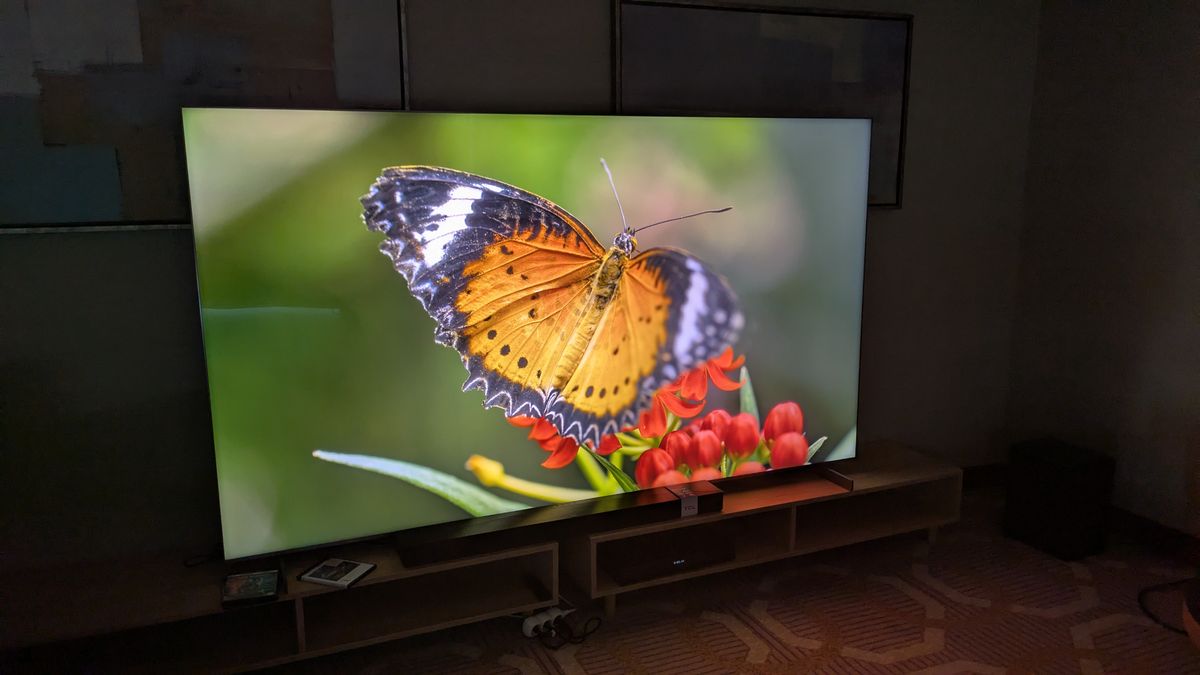 Should you buy an 'affordable' 98-inch TV? I tested one of TCL's latest ...