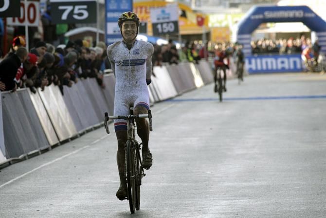 Belgium's Wietse Bosmans extends his World Cup lead with a victory on home turf in Zolder.