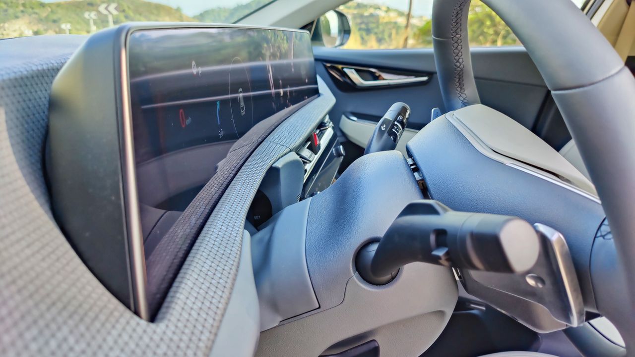 A view of the curved glass housing two screens in the EV6