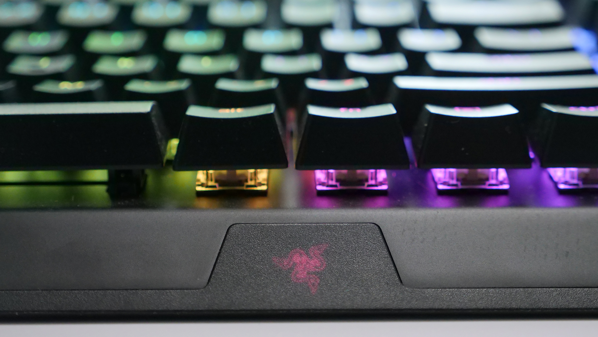 Razer BlackWidow V3 logo and key RGB lighting