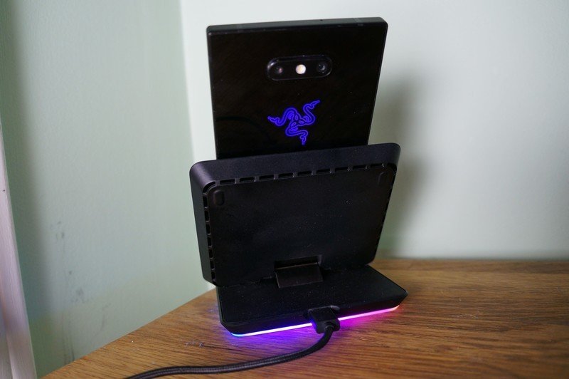 Razer Wireless Charger for Razer Phone 2 review: All-in on Chroma ...