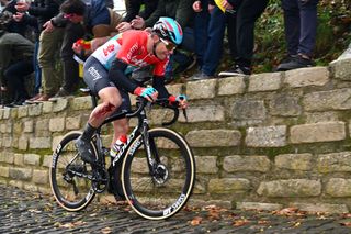 Arnaud De Lie powering up the Muur van Geraardsbergen in the big chainring on the way to second at Omloop Het Nieuwsblad