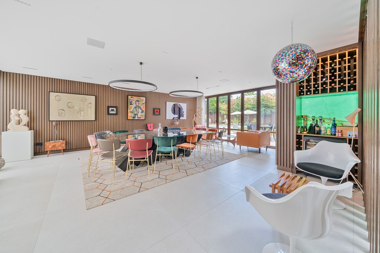 Images of a property on Lakeside Drive, Esher