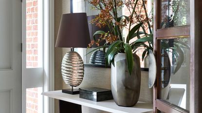 entryway side table with lamp and vase