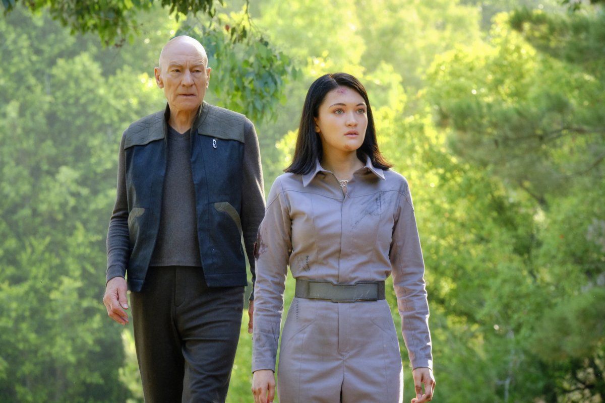 Sir Patrick Stewart as Jean-Luc Picard; Isa Briones as Soji;