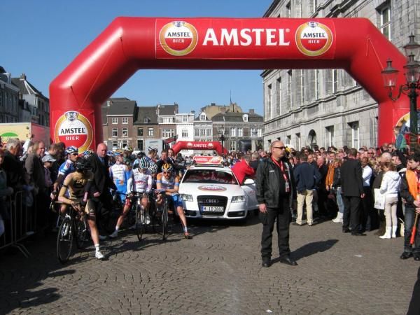 There were blue skies and little wind at the start in Maastricht