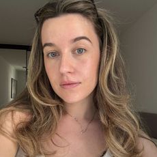 Deputy beauty editor Grace Lindsay testing the Hourglass Unreal Liquid Highlighter
