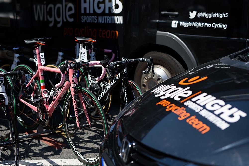 n the pink: Mara Abbott has a custom Colnago for her day in the Maglia Rosa at Giro Rosa 2016 - Stage 6