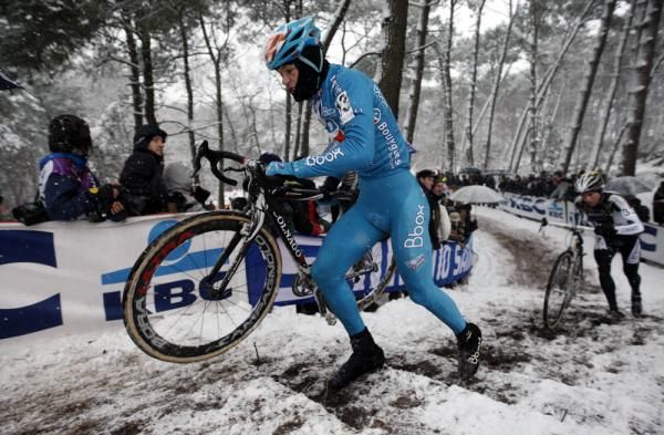Steve Chainel (BBox Bouyges Telecom) fights the frosty conditions