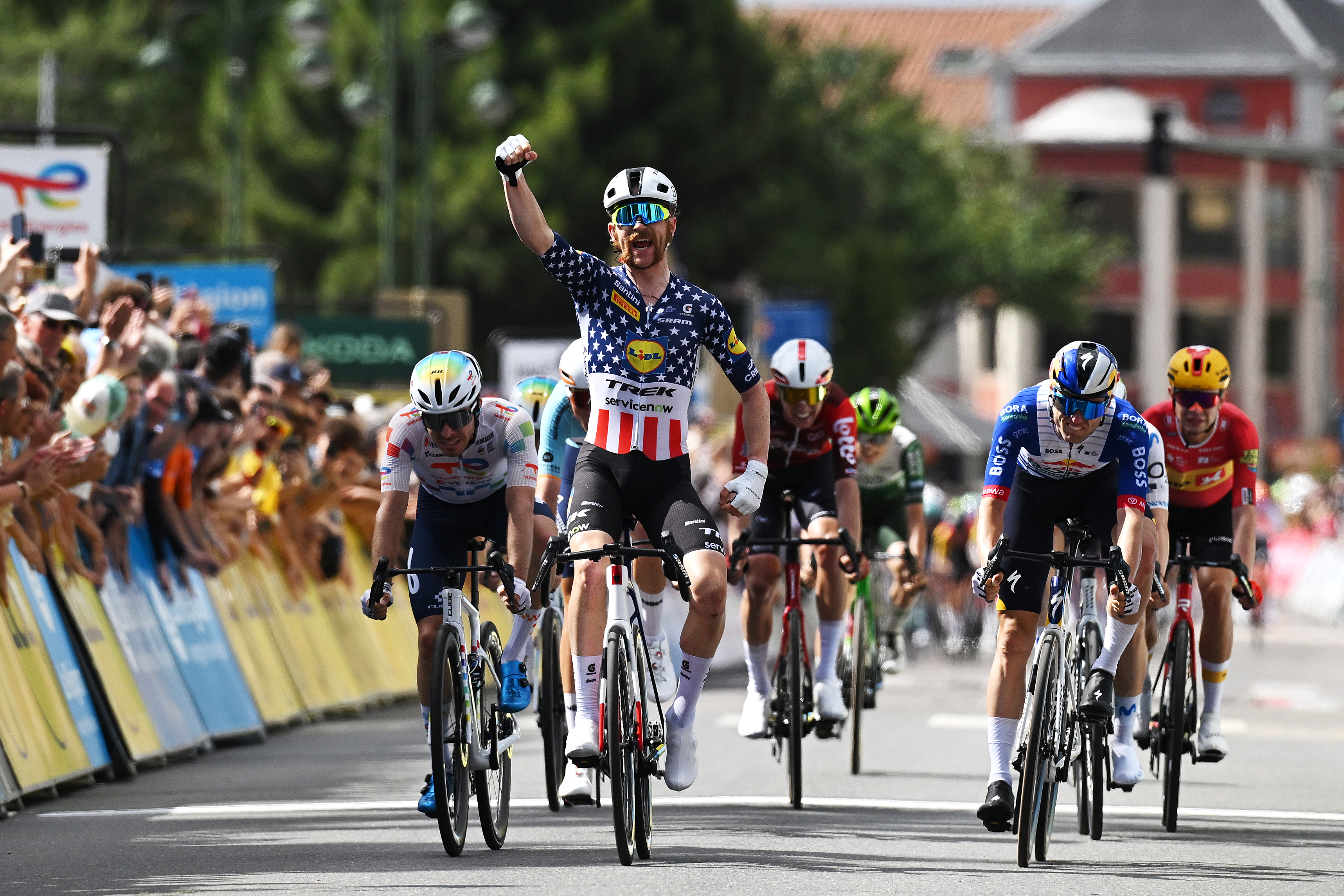Quinn Simmons wins stage four of the 2026 Tour Auvergne-Rh&ocirc;ne-Alpes