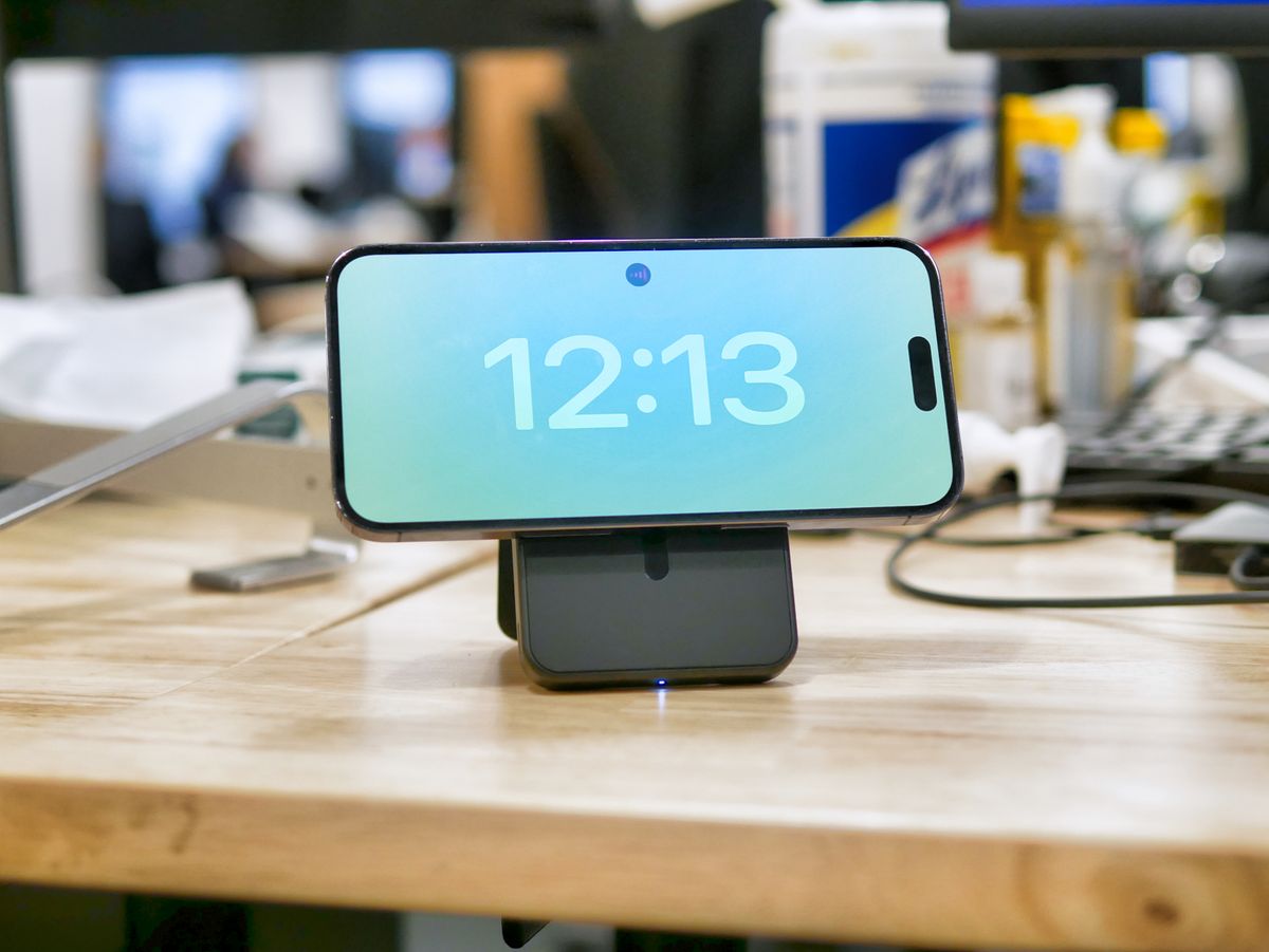 mophie Snap+ Juice Pack Mini on desk.