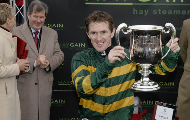 Tony McCoy celebrates 4000 wins pic bill selwyn 7-11-13
