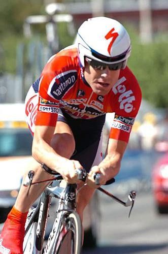 Cadel Evans (Davitamon-Lotto) gives it gas