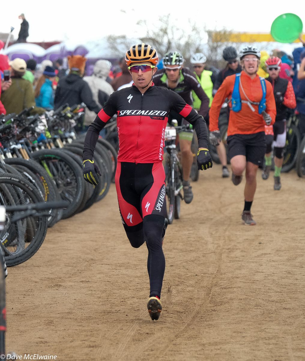 Howard Grotts (Specialized) racing to find his bike