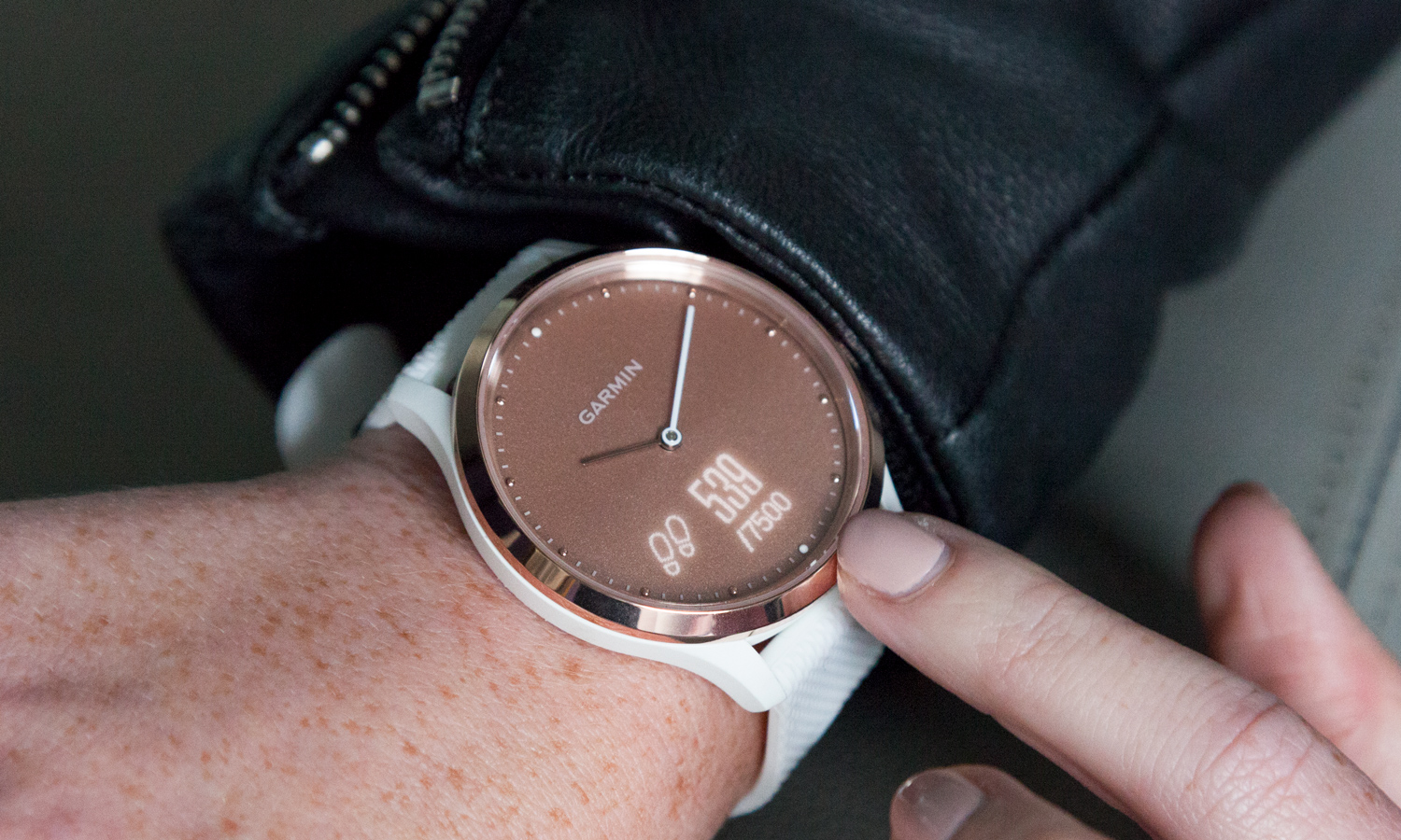 Garmin Vivomove Hr Review Stylish Smartwatch Falters On Fitness Tom S Guide