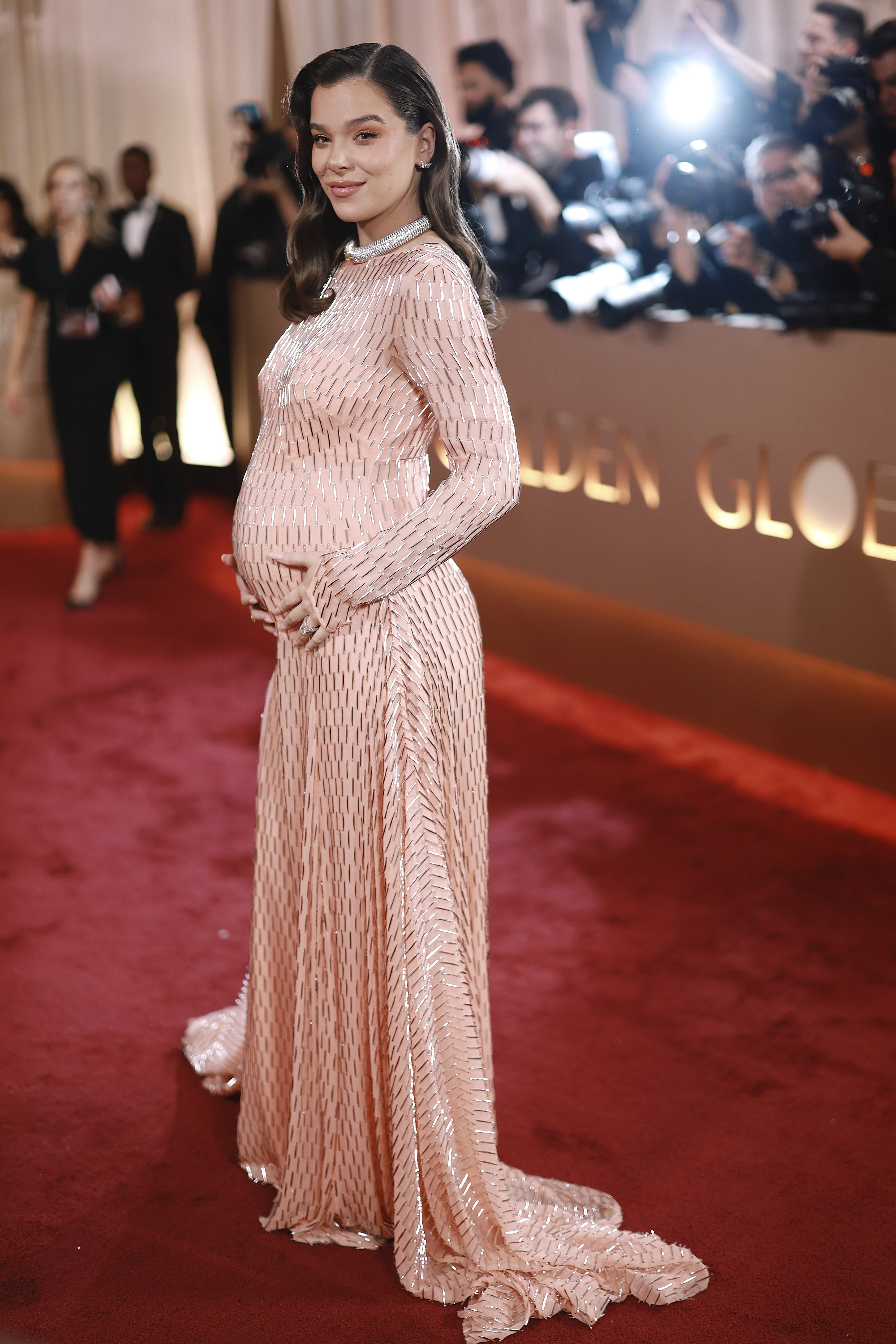 Hailee Steinfeld shows off her pregnancy at the 2026 Golden Globes.