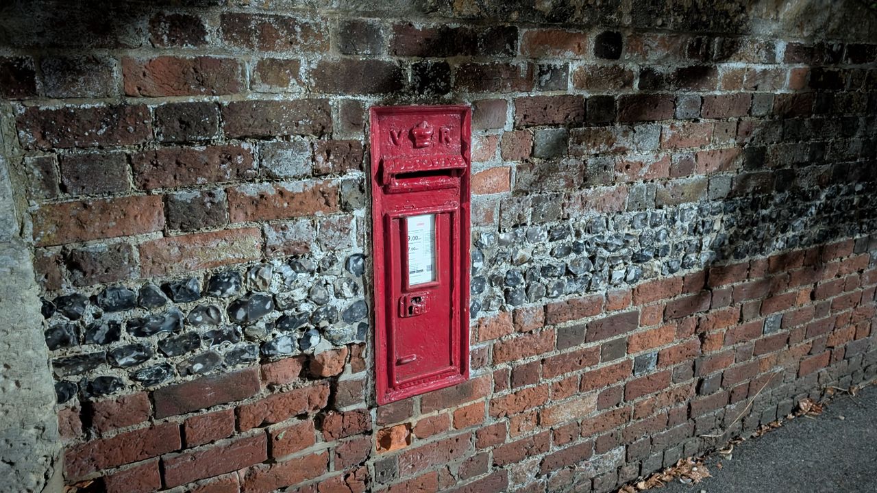 200 photos pixel 9 vs pixel 8a - low light on pixel 9