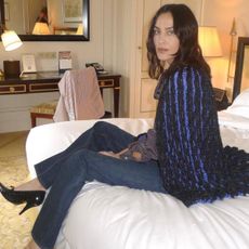 An image of @alexachung wearing one of the biggest winter-spring transitional jeans trends.