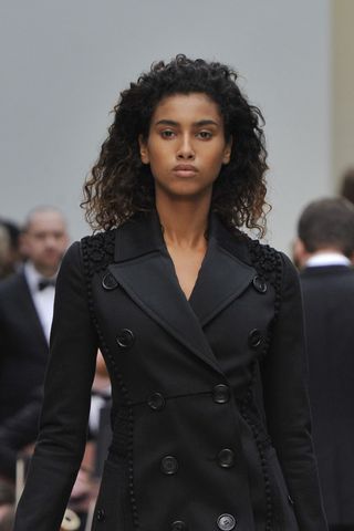 Curls in the Burberry Prorsum show, Spring Summer 2016