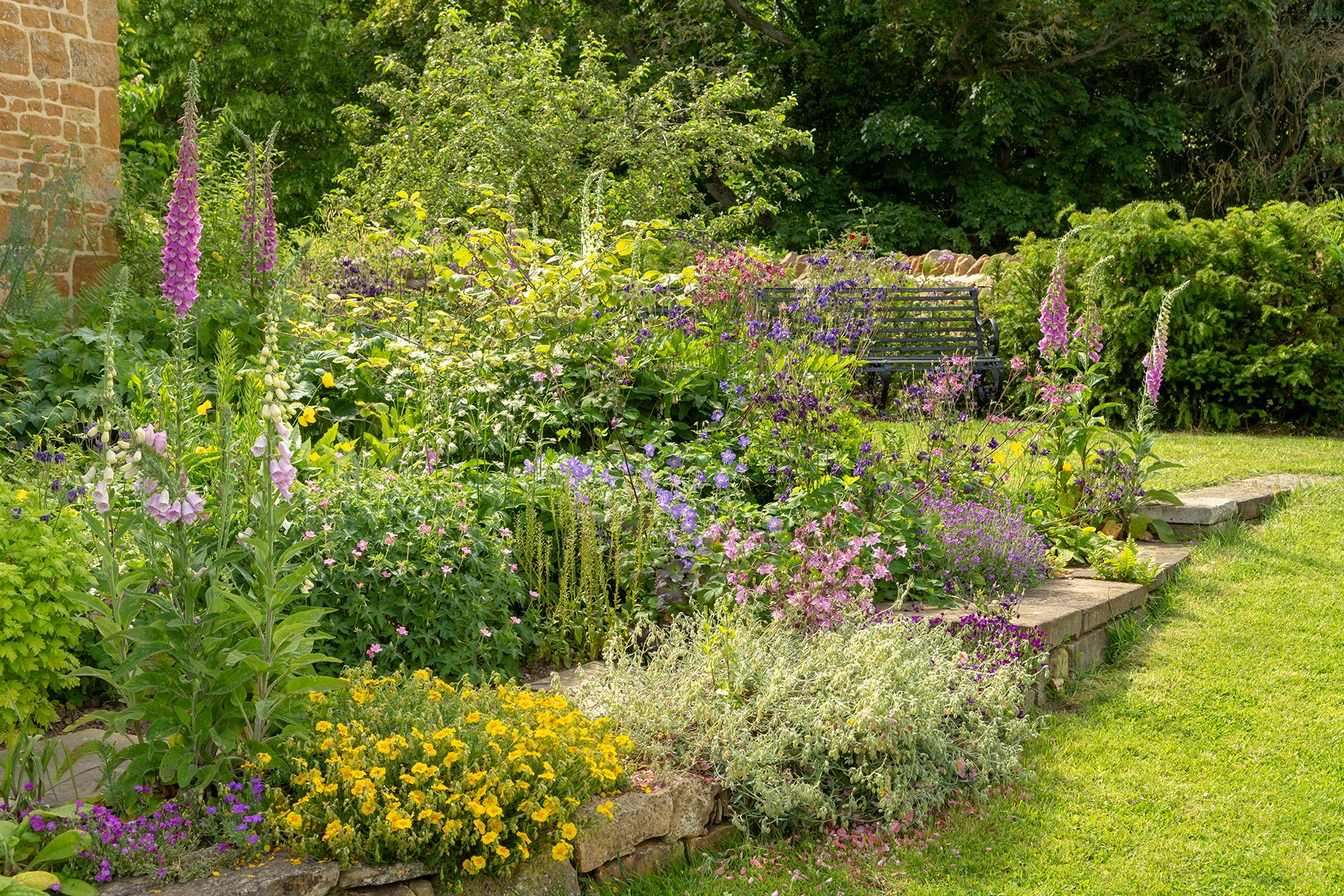 7 Ways This Gorgeous Cottage Garden Was Created On A Shoestring 