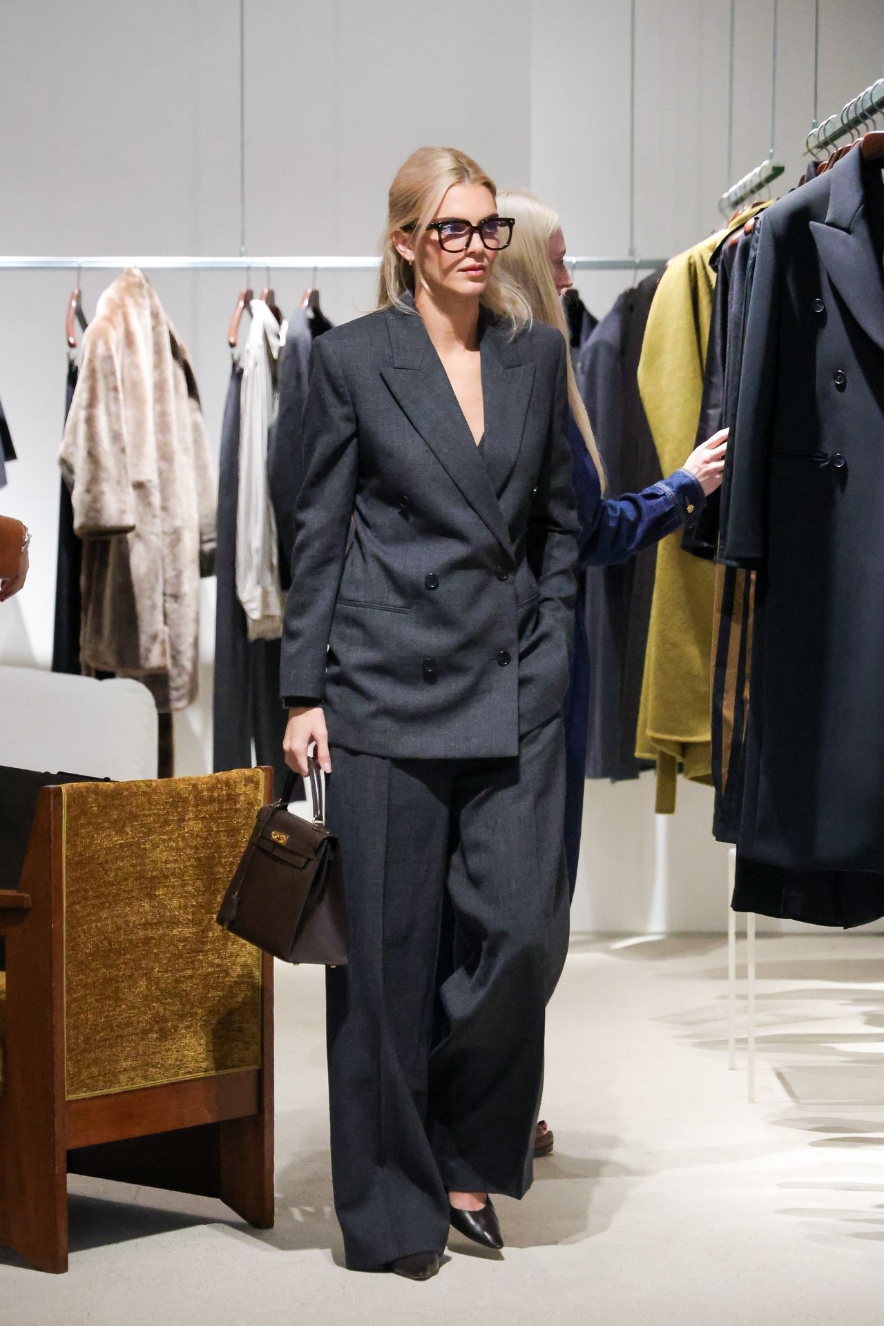 Kendall Jenner Goes Corporate Chic With a $15,000 Hermès Kelly Bag and ...