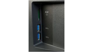 A built-in SD memory card reader adds to the flexibility of the SW271’s connection options.