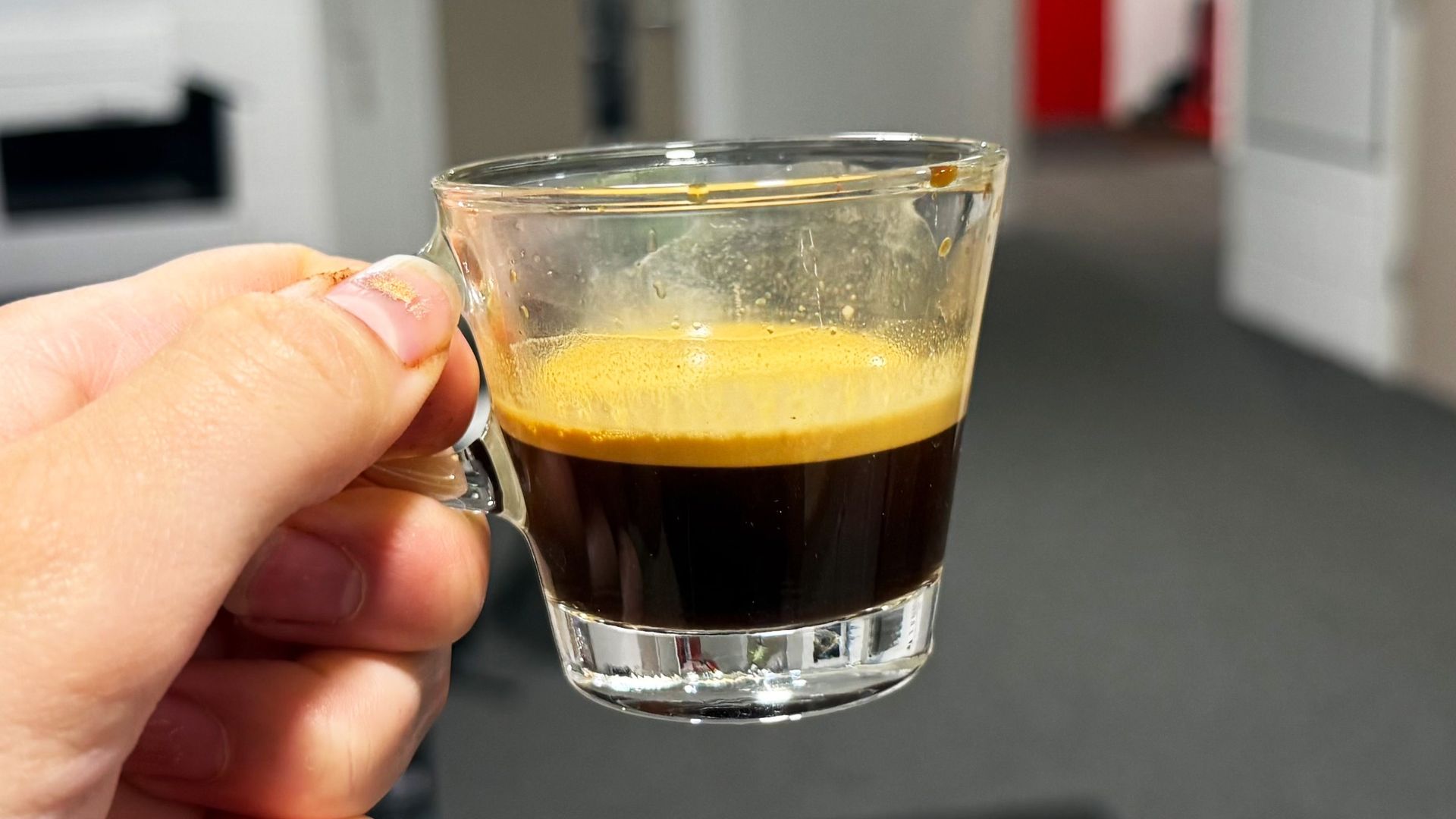 an espresso shot made on the flair 49 pro espresso machine